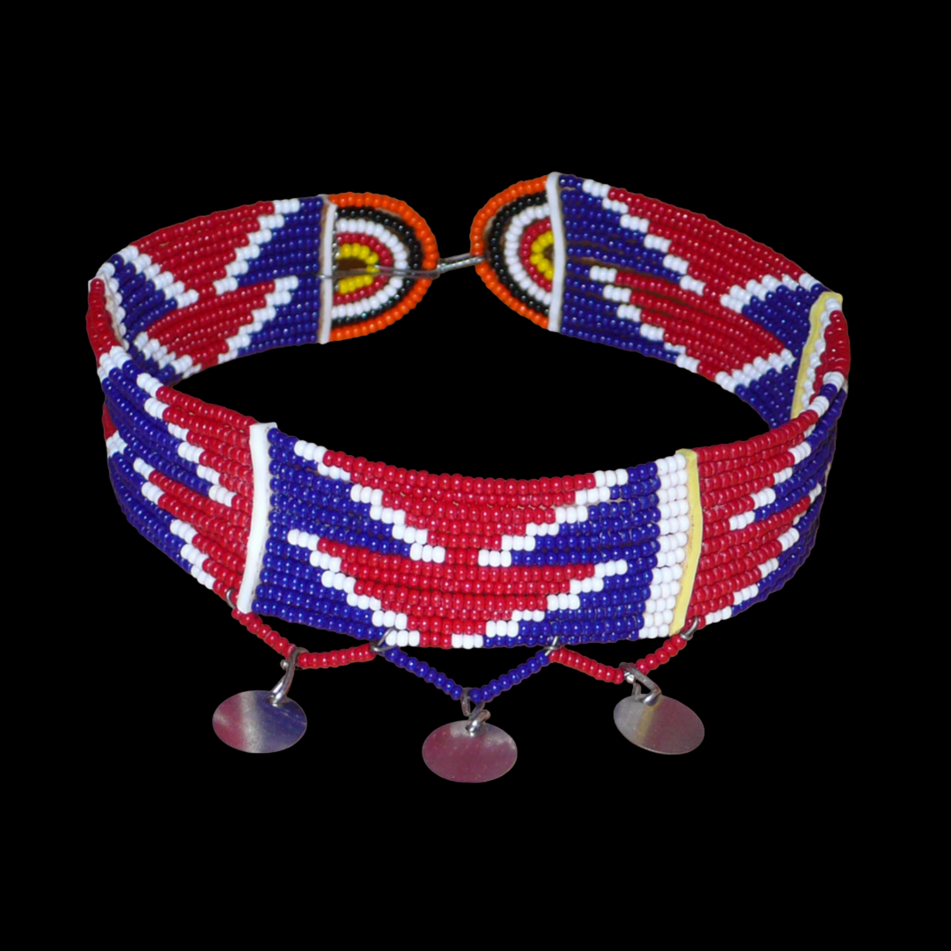 Collier africain Massai multi-rangs composé de douze rangées de perles de rocailles principalement rouges, bleues et blanches.