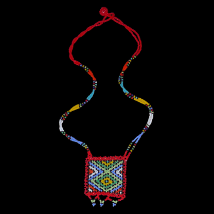 Collier de perles de tradition sud-africaine zouloue orné d'un pendentif composé d'un tissage de perles de rocaille rouges et multicolores.