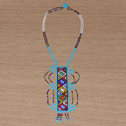 Collier sud-africain traditionnel bleu et multicolore agrémenté d'un long et large pendentif décoré de motifs ethniques zoulous.
