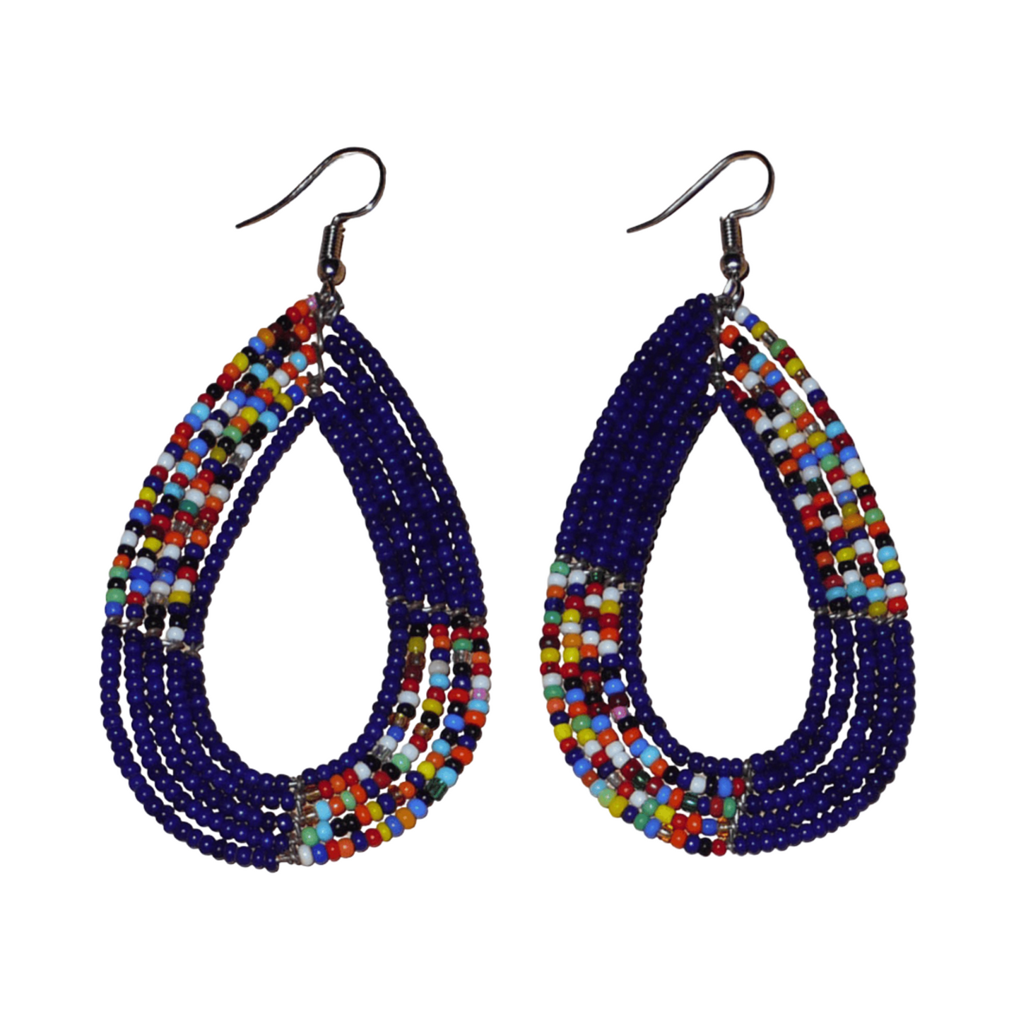 Longues boucles d'oreilles bleu marine et multicolores composées de perles de rocaille montées en forme de gouttes. Elles mesurent 8 cm de long et 4 cm de large et se portent sur des oreilles percées.