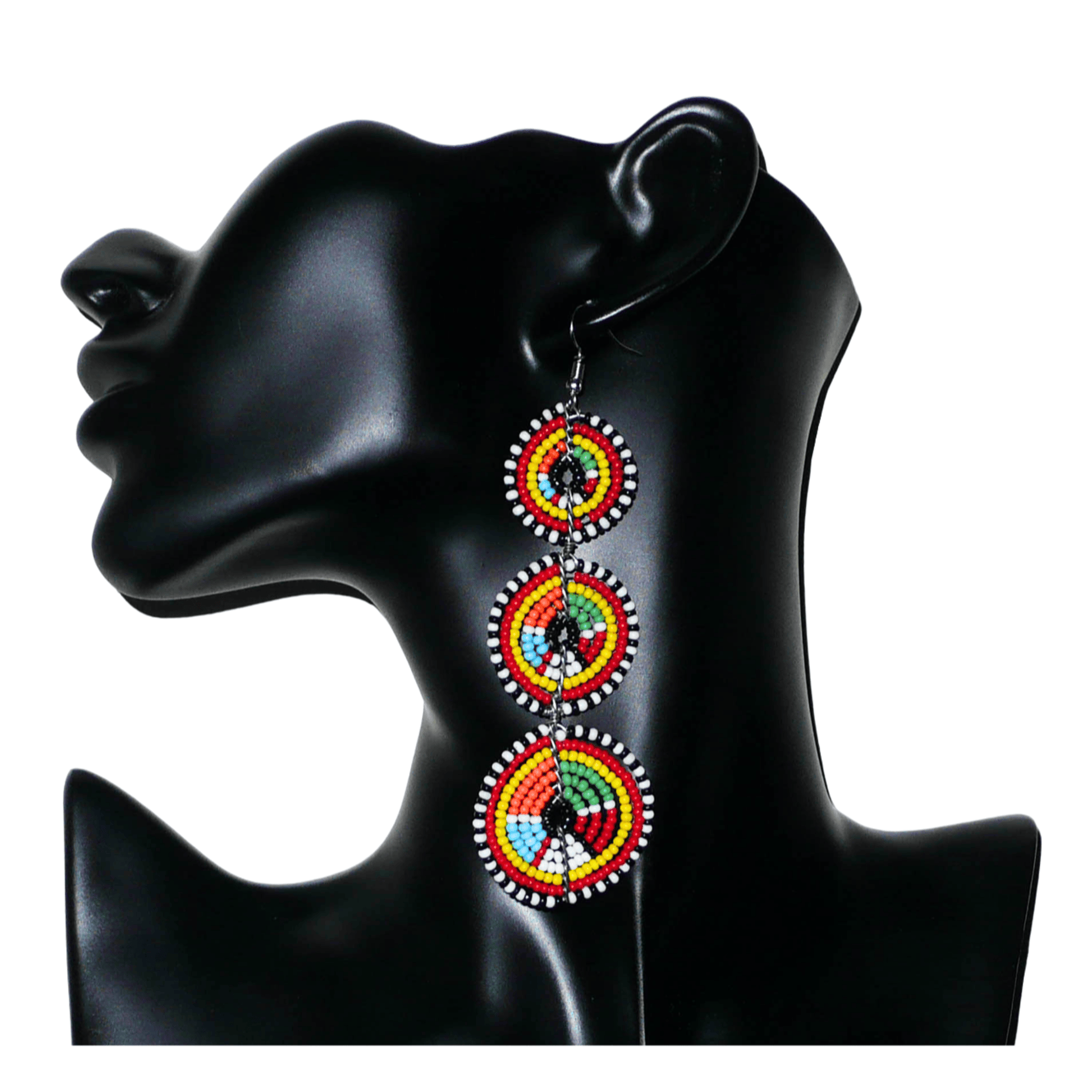 Longues boucles d'oreilles africaines Massai composées de perles multicolores montées en trois cercles superposées. Elles mesurent 11 cm de long et 3.5 cm de large.