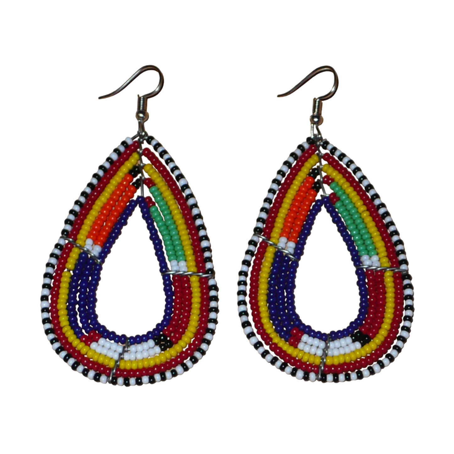 Longues boucles d'oreilles africaines tribales Massai composées de perles bleu foncé et multicolores montées en forme de gouttes. Elles mesurent 8,5 cm de long et 4 cm de large, et se portent avec des crochets en acier inoxydable sur des oreilles percées. 