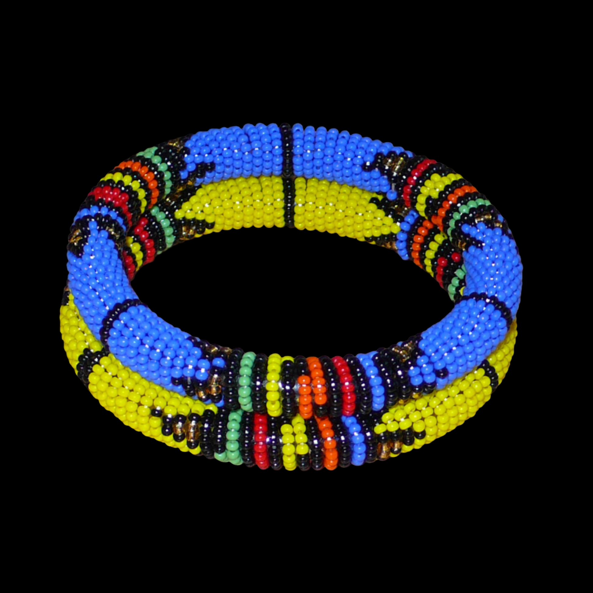 Lot de deux bracelets tubulaires de tradition sud-africaine zouloue, composés de perles de rocaille bleues pour l'un et jaunes pour l'autre, et de perles multicolores pour les motifs.