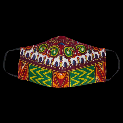 Masque textile ajusté, coupé et cousu dans un tissu africain en coton imprimé de motifs ethniques et floraux multicolores ; il se porte avec des élastiques. Fabriqué dans une démarche éco-responsable, ce masque est lavable et réutilisable.