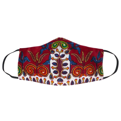 Masque facial textile à la coupe ajustée, cousu dans un superbe tissu africain en coton bordeaux imprimé de motifs exotiques floraux multicolores ; il se porte avec des élastiques.
