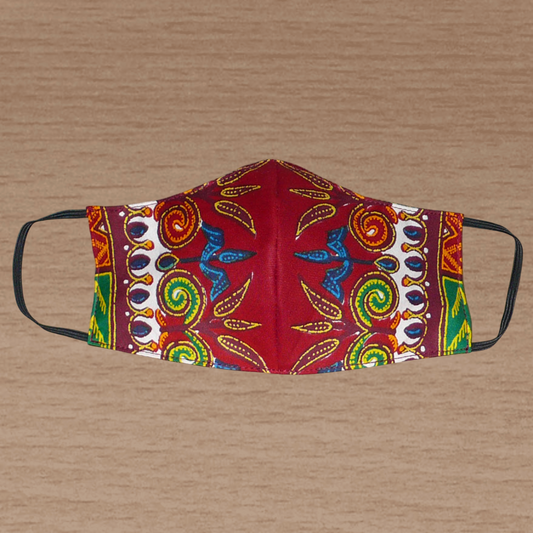 Masque facial en tissu africain bordeaux imprimé de motifs exotiques multicolores ; il se porte avec des élastiques. En vue d'un usage éco-responsable, il est lavable et réutilisable.  Ce masque textile mesure 21 cm de long, et 40 cm en comptant les élastiques ; il a une hauteur de 12 cm (du haut du nez jusqu'au menton) et une largeur sur les côtés de 7 cm.