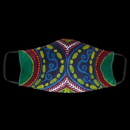 Masque textile pour homme à la coupe ajustée, cousu dans un beau tissu africain en coton imprimé de motifs tribaux ; il se porte avec des élastiques. En vue d'une utilisation  éco-responsable, ce masque est lavable et réutilisable. Il mesure 21 cm de long, et 40 cm en comptant les élastiques, sa hauteur est de 12 cm (du haut du nez jusqu'au menton) et sa largeur sur les côtés de 7 cm.