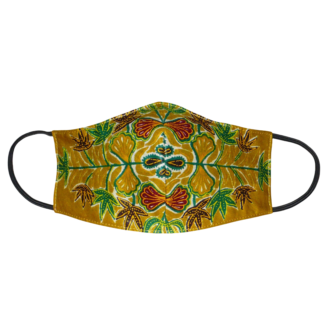 Masque facial textile à la coupe ajustée, cousu dans un magnifique tissu africain en coton de couleur jaune moutarde imprimé de motifs floraux ; il se porte avec des élastiques. Conçu dans l'optique d'une utilisation eco-friendly, ce masque est lavable et réutilisable. Il mesure 21 cm de long, et 40 cm en comptant les élastiques, sa hauteur est de 12 cm (du haut du nez jusqu'au menton) et sa largeur sur les côtés de 7 cm.