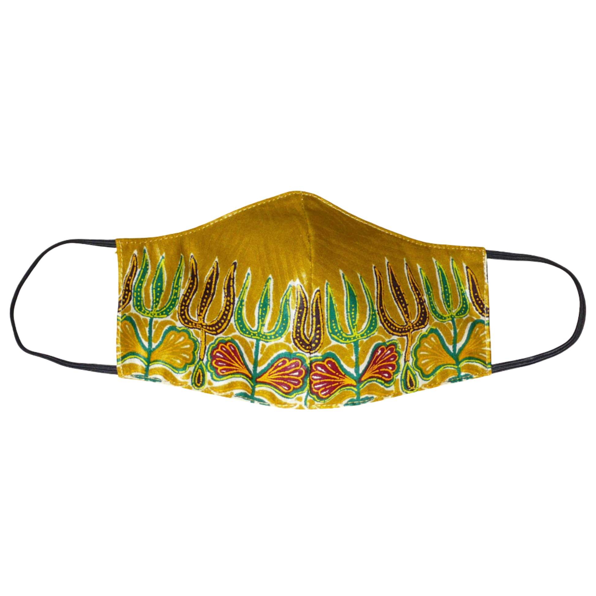 Masque facial en tissu africain en coton de couleur jaune moutarde imprimé de motifs ethniques floraux multicolores ; il se porte avec des élastiques. Fabriqué dans une démarche eco-responsable, ce masque est lavable et réutilisable.