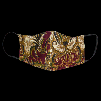 Masque facial textile cousu dans un beau tissu africain en coton imprimé de motifs exotiques, à porter avec des élastiques. En vue d'une utilisation éco-responsable, ce masque est lavable et réutilisable. Il mesure 21 cm de long, et 40 cm en comptant les élastiques, il a une hauteur de 12 cm (du haut du nez jusqu'au menton) et une largeur sur les côtés de 8 cm.
