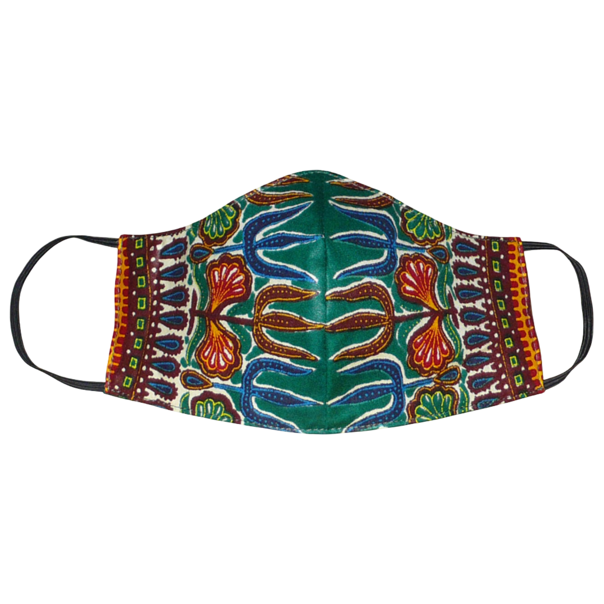 Masque textile pour homme, cousu dans un tissu africain en coton vert foncé imprimé de motifs ethniques floraux, à porter avec des élastiques. Fabriqué dans l'optique d'une utilisation éco-responsable, ce masque est lavable et réutilisable.