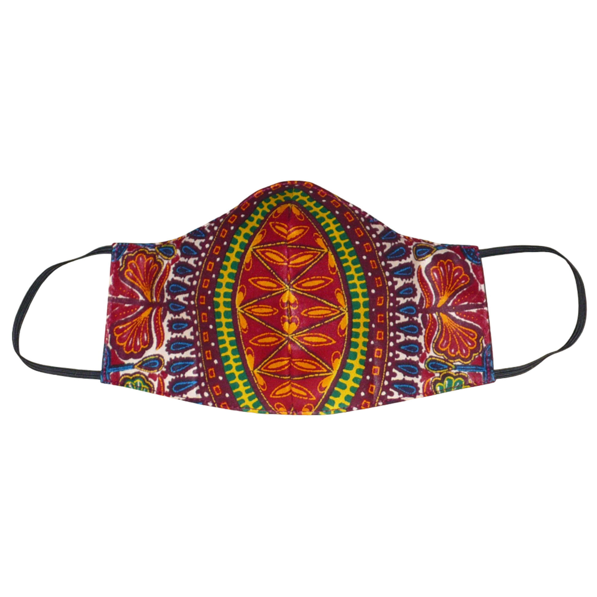 Masque facial textile, coupé et cousu dans un tissu africain en coton imprimé de motifs tribaux multicolores, à porter avec des élastiques. Lavable et réutilisable, ce masque a été fabriqué dans une démarche éco-responsable. Il mesure 21 cm de long, et 40 cm en comptant les élastiques, sa hauteur est de 12 cm (du haut du nez jusqu'au menton) et sa largeur sur les côtés de 7 cm.