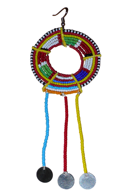 Pièce unique composée de perles de rocaille rouges et multicolores, cette mono boucle d'oreille à franges, confectionnée au Kenya dans la plus pure tradition Massai, est un bijou à porter d'un seul côté, qui apportera à votre look une touche éclatante d'asymétrie visuelle. Surdimensionnée, cette mono boucle au style exotique mesure 16 cm de long et 6 cm de large, et se porte avec un crochet en acier inoxydable sur une oreille percée.