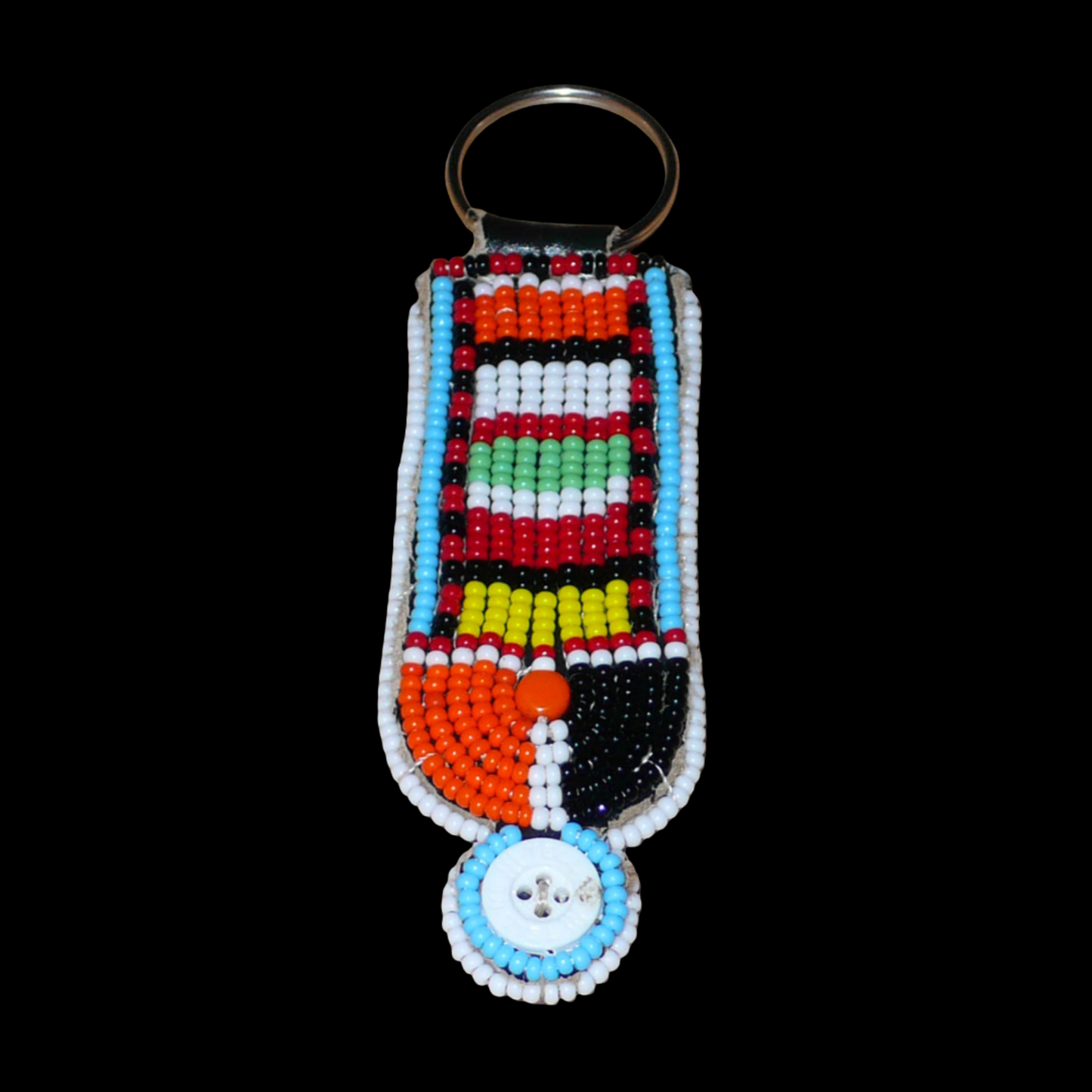 Porte-clés africain à motifs ethniques Massai composé de perles de rocaille multicolores et de boutons brodés sur un morceau de cuir. Ce porte-clés, brodé sur les deux faces, mesure 10,5 cm de long et 3 cm de large.