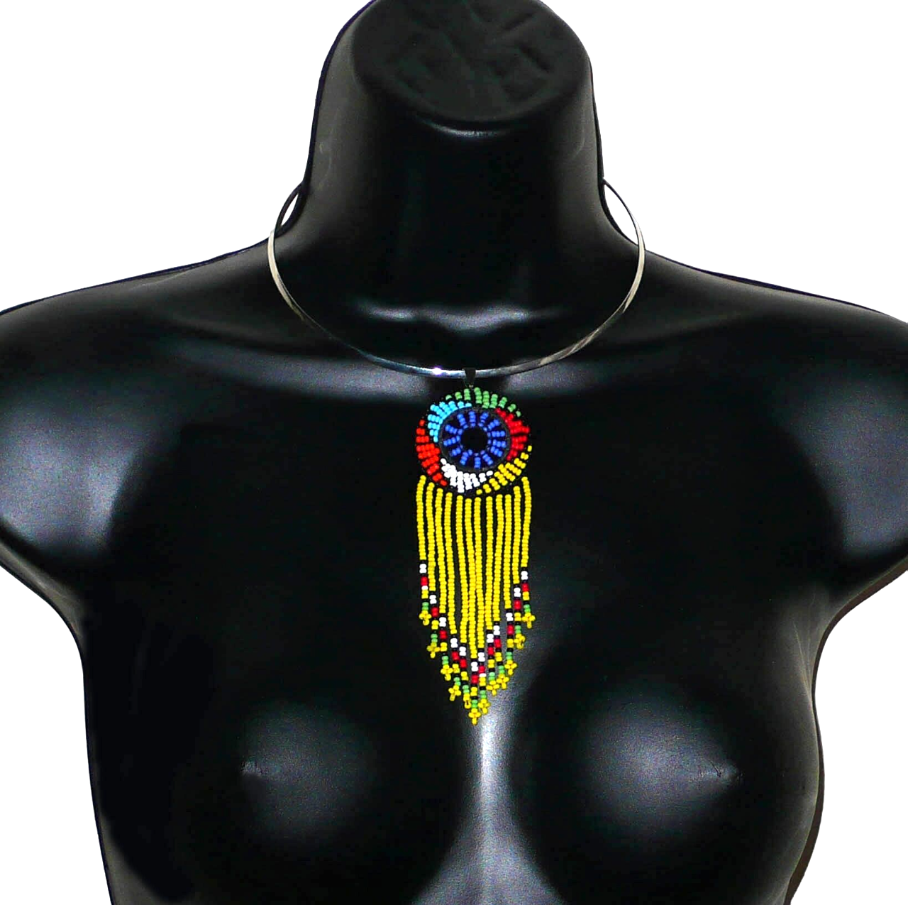 Bijou africain avec pendentif à franges