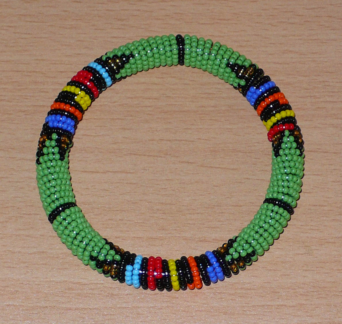 Bracelet africain vert à motifs zoulous