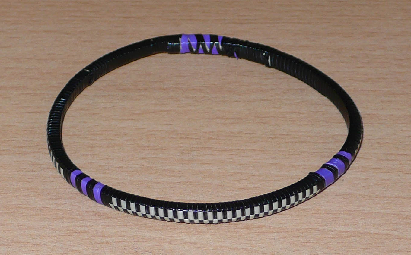 Lot de bracelets africains violets